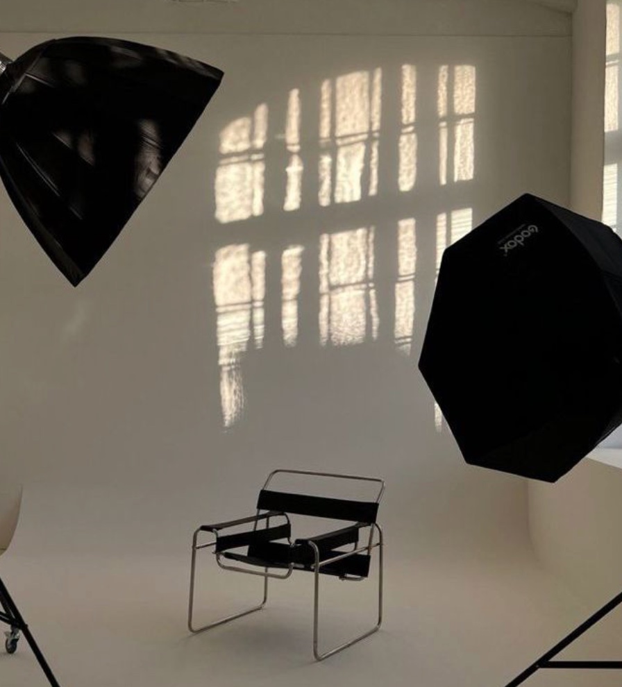 Fotostudio Setup mit Softbox und Tageslicht